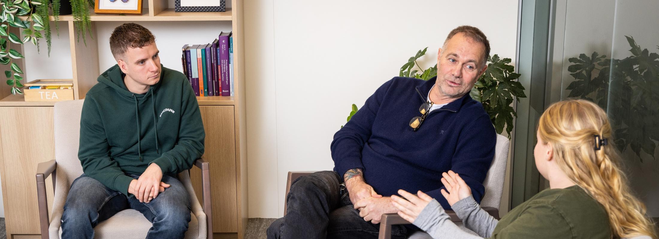 Gespreksgroep naasten geleid door mensen met ervaring 