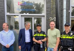 Werkbezoek minister-president Dick Schoof aan Doetinchem Werkbezoek minister-president Dick Schoof aan nachtopvang Doetinchem met collega's IrisZorg en wijkagenten